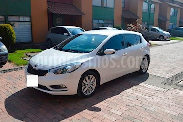 KIA Cerato Pro 1.6L usado (2014) color Blanco precio $20.000.000