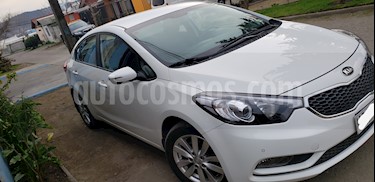 foto Kia Cerato 1.6L EX AC usado (2015) color Blanco precio $7.400.000