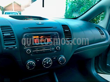 foto Kia Cerato 1.6L EX AC usado (2015) color Gris Metálico precio $7.500.000