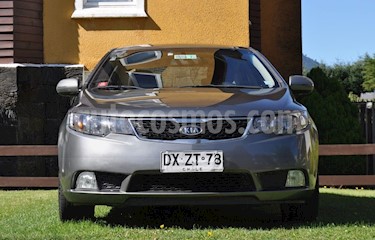 Foto Kia Cerato 1.6L SX Aut usado (2012) color Gris precio $3.900.000
