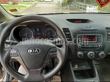 foto Kia Cerato EX 1.6L 6MT AC ABS usado (2016) color Gris Metálico precio $7.490.000
