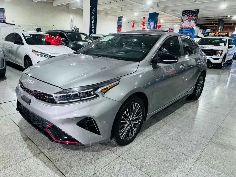 Foto Kia Forte Hatchback 2.0L GT Line Aut usado (2022) color Plata precio $370,000