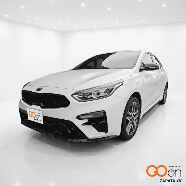 Foto Kia Forte Hatchback GT Line Aut usado (2021) color KIAF SNOW PEARL WHITE precio $315,000