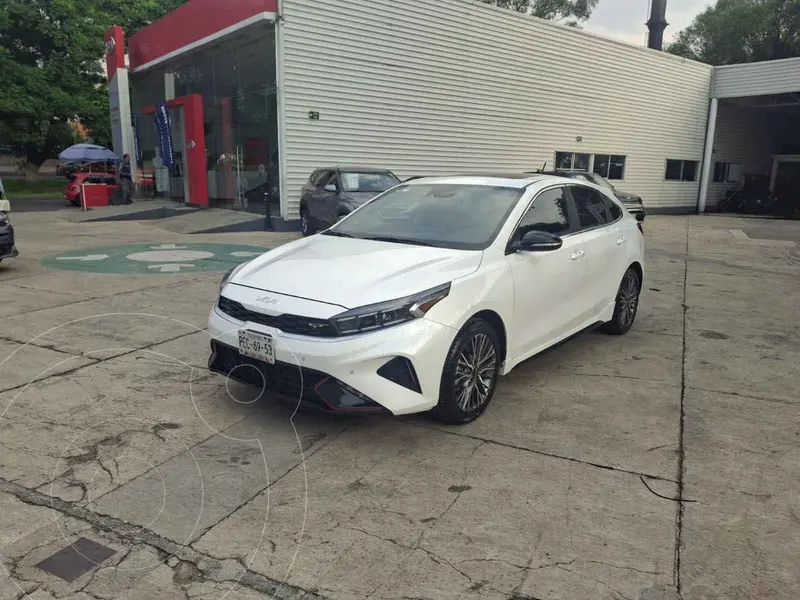 Foto Kia Forte Hatchback 1.6L GT Aut usado (2022) color Blanco precio $415,000