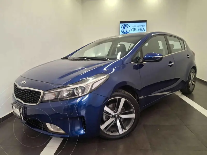 Foto Kia Forte Hatchback HB SX usado (2018) color Azul financiado en mensualidades(enganche $50,600 mensualidades desde $4,992)