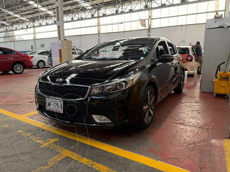 Foto Kia Forte Hatchback HB EX Aut usado (2018) color Negro financiado en mensualidades(enganche $57,900 mensualidades desde $5,200)