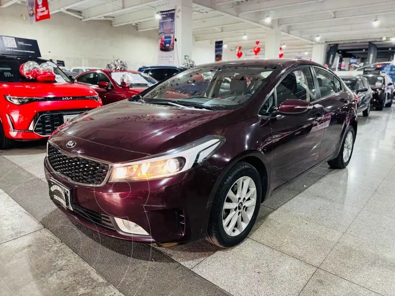 Foto Kia Forte Hatchback HB EX Aut usado (2017) color Violeta precio $210,000