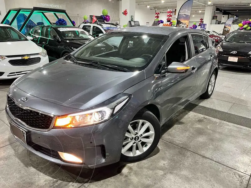 Foto Kia Forte Hatchback HB EX Aut usado (2018) color Azul financiado en mensualidades(enganche $65,400 mensualidades desde $5,003)