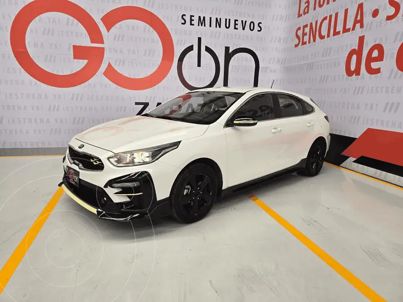 Foto Kia Forte Hatchback HB EX usado (2020) color KIASNOWWHITE PEARL precio $249,000