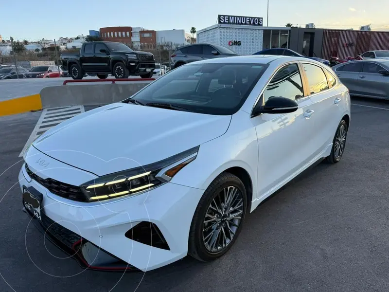Foto Kia Forte Hatchback 2.0L GT Line Aut usado (2022) color Blanco precio $366,000