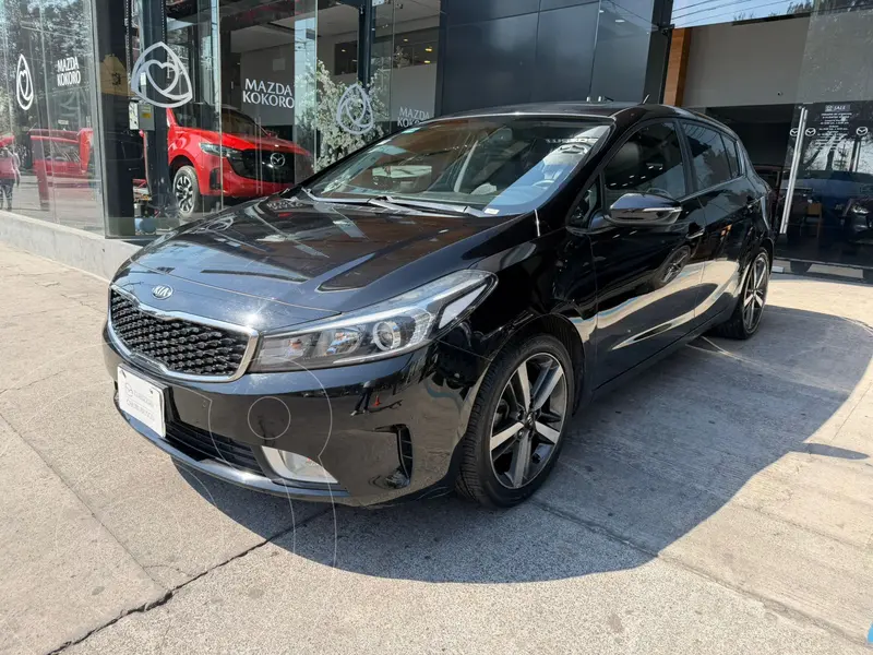 Foto Kia Forte Hatchback HB SX usado (2017) color Negro precio $217,000