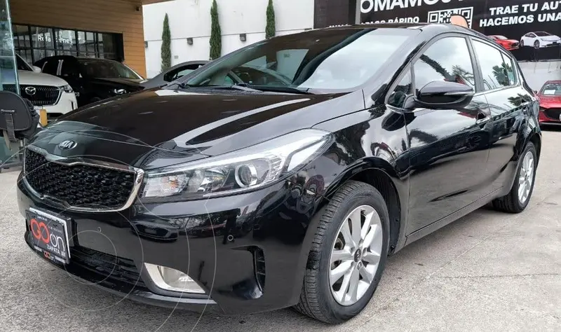 Foto Kia Forte Hatchback HB EX usado (2018) color Negro precio $225,000
