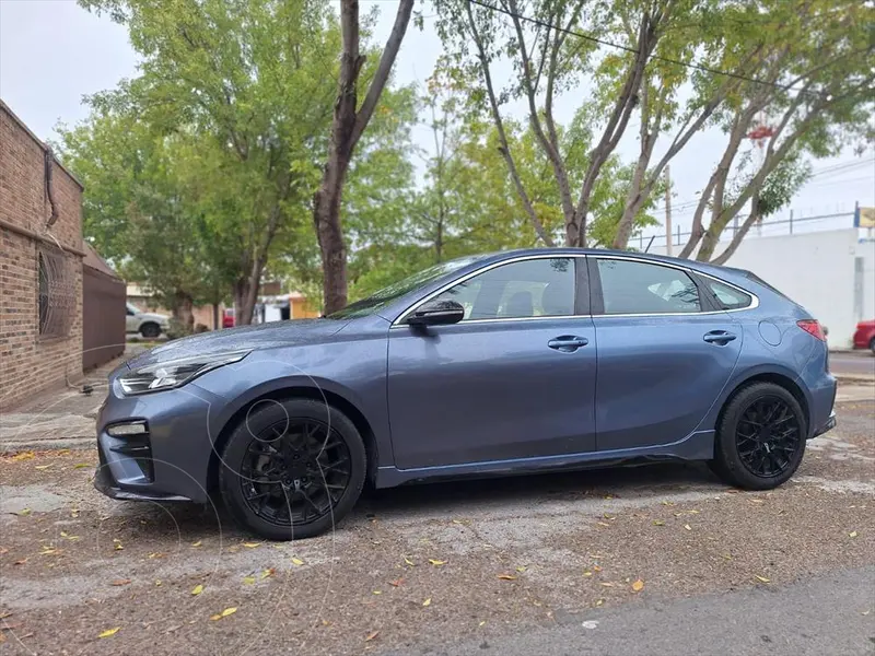 Foto Kia Forte Hatchback HB GT usado (2020) color Azul Horizonte financiado en mensualidades(enganche $63,000 mensualidades desde $7,000)