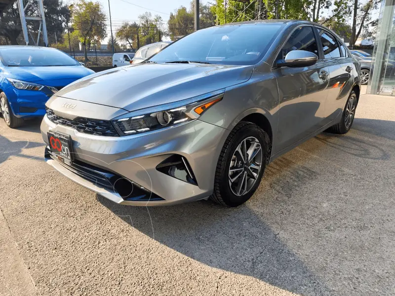 Foto Kia Forte Sedan EX usado (2024) color KIA STEEL GREY precio $365,000