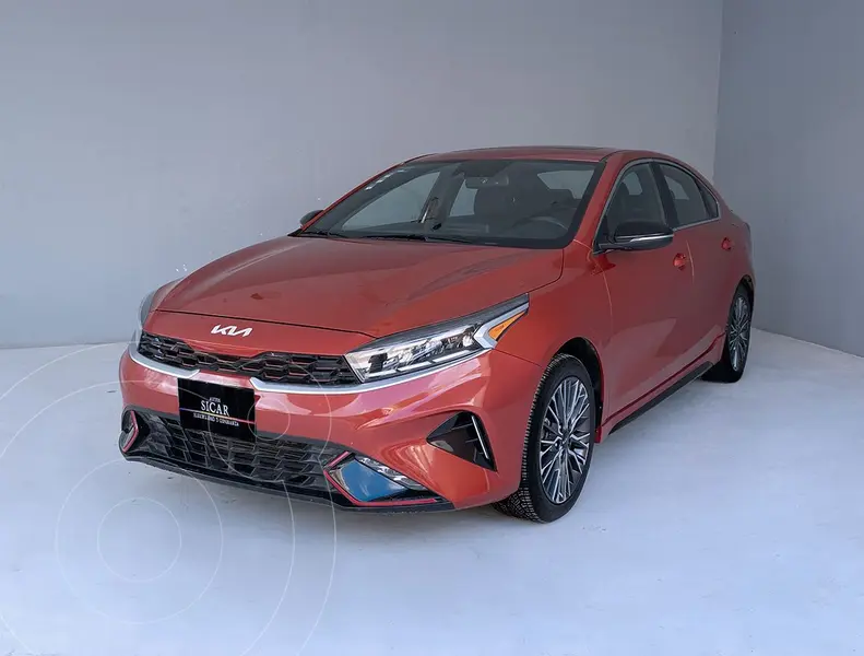 Foto Kia Forte Sedan 2.0L LX usado (2023) color Naranja precio $349,000