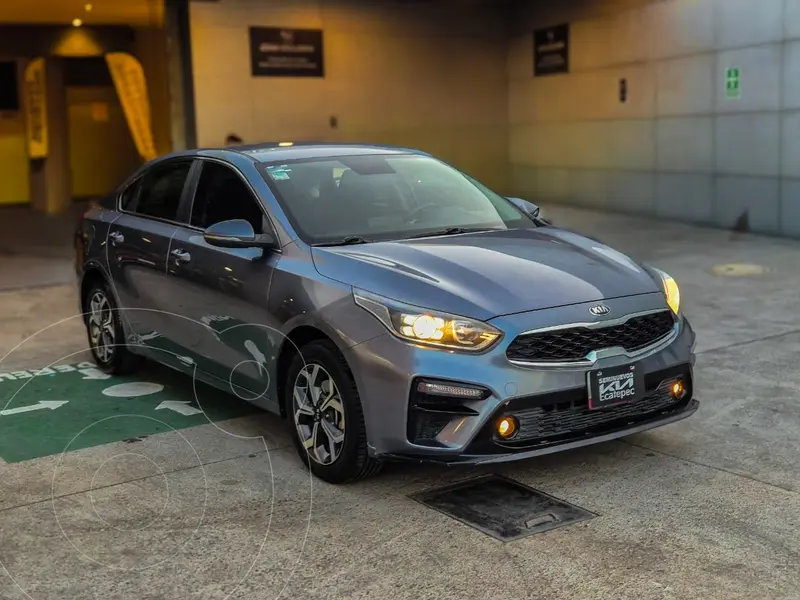 Foto Kia Forte Sedan EX Aut usado (2020) color Gris precio $260,000