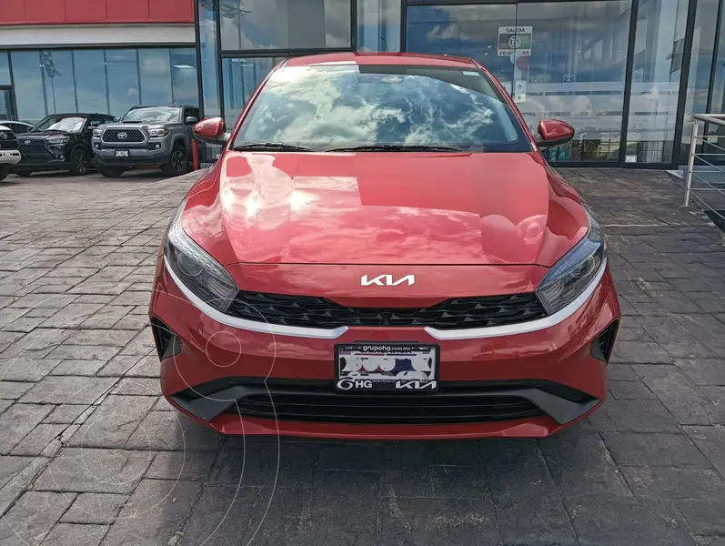 Foto Kia Forte Sedan 2.0L LX usado (2024) color Rojo precio $350,000