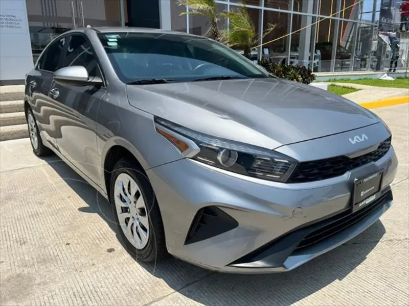 Foto Kia Forte Sedan 2.0L LX usado (2022) color Gris Oscuro precio $270,000