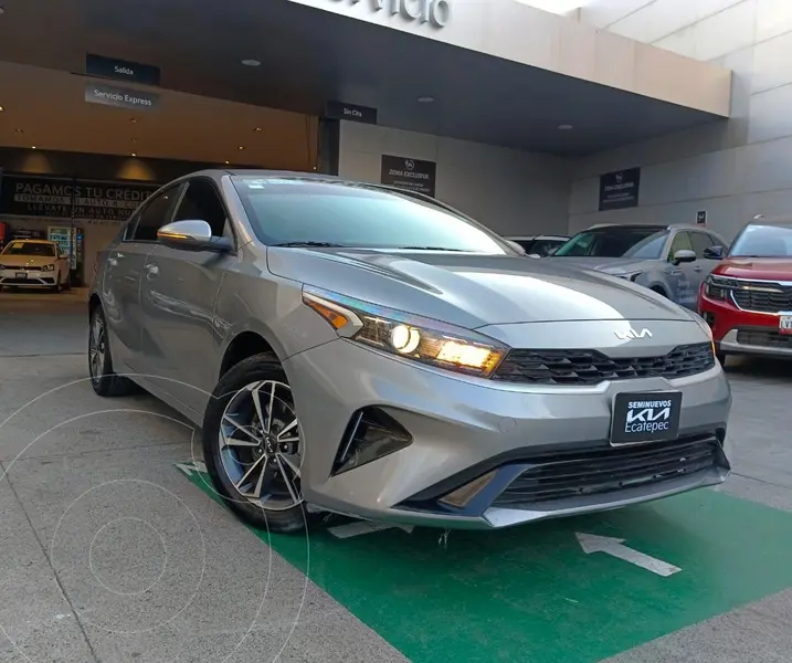 Foto Kia Forte Sedan 2.0L LX usado (2023) color Gris financiado en mensualidades(enganche $63,384 mensualidades desde $7,293)