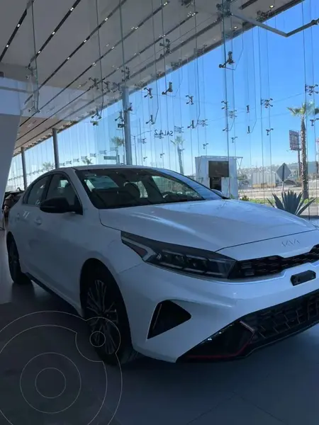 Foto Kia Forte Sedan TURBO GT usado (2024) color Blanco Nieve Perla precio $450,000