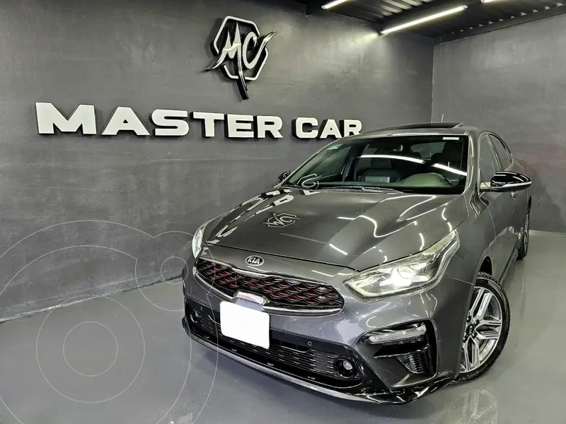 Foto Kia Forte Sedan GT Line Aut usado (2019) color Gris Oscuro precio $278,000