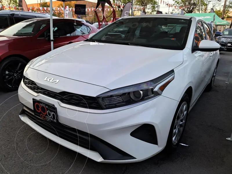 Foto Kia Forte Sedan 2.0L LX usado (2022) color Blanco financiado en mensualidades(enganche $76,300 mensualidades desde $5,835)