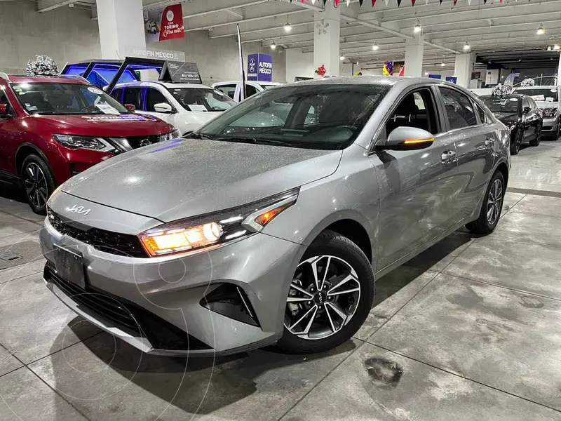 Foto Kia Forte Sedan 2.0L EX Aut usado (2022) color Gris precio $320,000