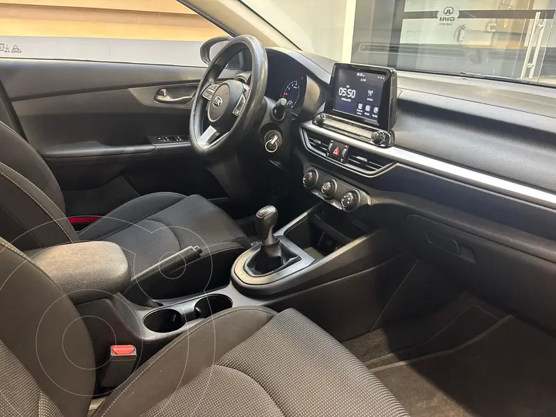 Foto Kia Forte Sedan LX usado (2020) color Gris precio $245,000