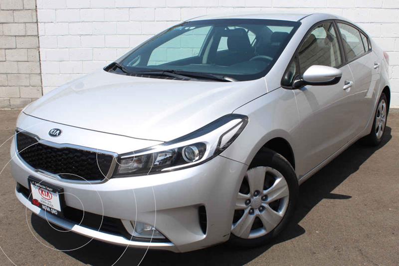 Kia Forte Sedán LX usado (2017) color Plata precio $208,000