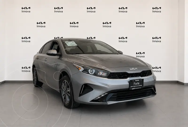 Foto Kia Forte Sedan 2.0L EX Aut usado (2023) color Gris Acero precio $380,000