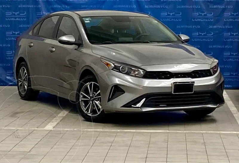 Foto Kia Forte Sedan 2.0L EX Aut usado (2022) color Gris precio $289,800