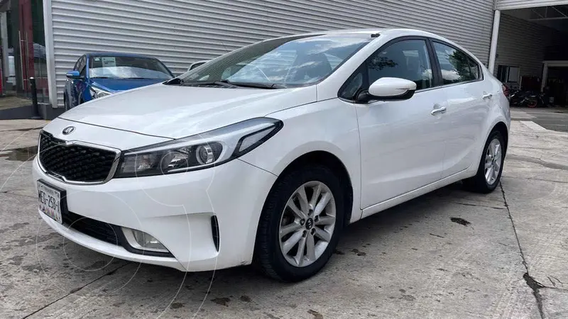 Foto Kia Forte Sedan LX Aut usado (2018) color Blanco precio $219,000