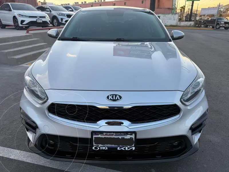 Foto Kia Forte Sedan HB EX usado (2021) color Blanco precio $255,000