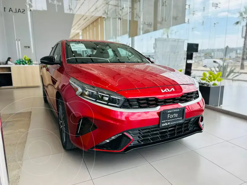 Foto Kia Forte Sedan GT-LINE IVT usado (2023) color Rojo Encendido precio $410,000