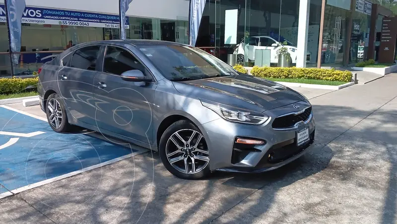 Foto Kia Forte Sedan EX Aut usado (2019) color Gris precio $234,000