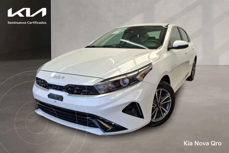 Foto Kia Forte Sedan 2.0L EX Aut usado (2023) color Blanco financiado en mensualidades(enganche $97,555 mensualidades desde $8,374)