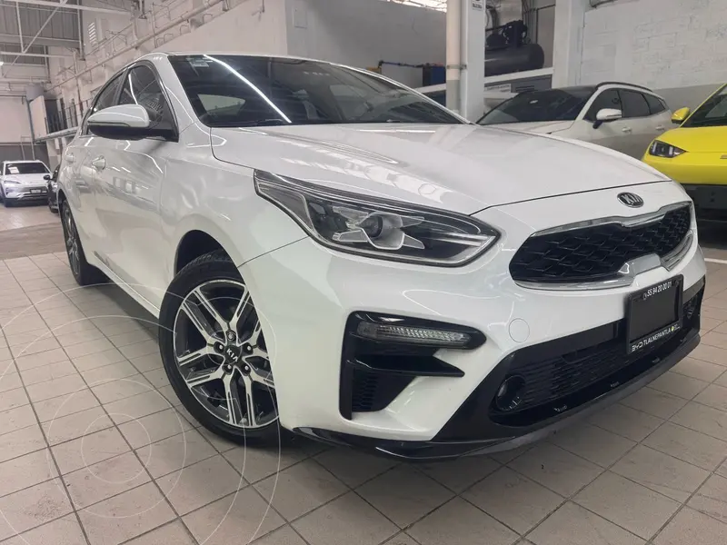 Foto Kia Forte Sedan EX Aut usado (2019) color Blanco precio $259,900