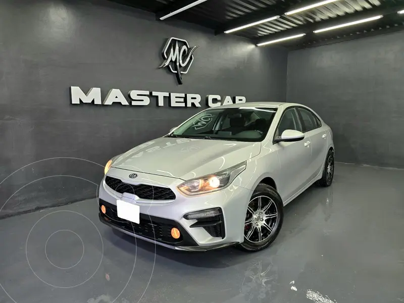 Foto Kia Forte Sedan L usado (2019) color plateado precio $229,000