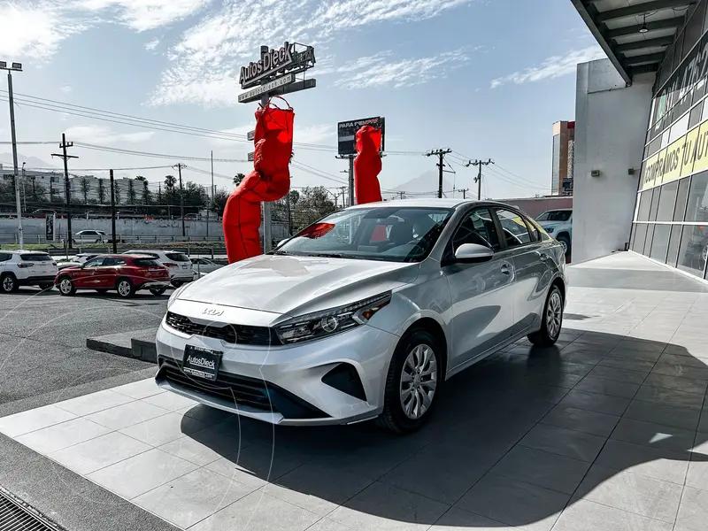 Foto Kia Forte Sedan 2.0L LX usado (2022) color plateado financiado en mensualidades(enganche $65,780 mensualidades desde $6,731)