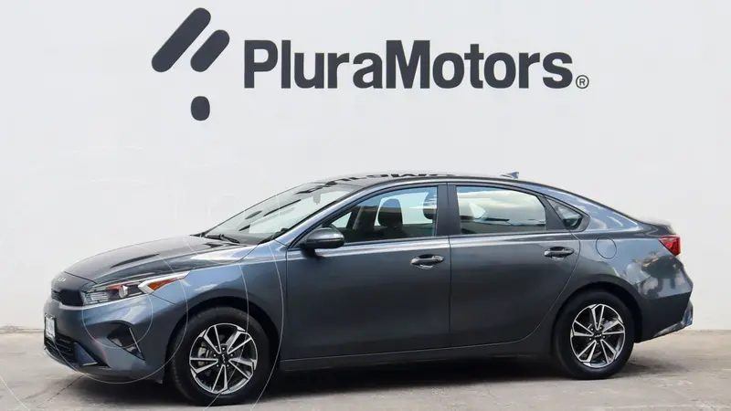 Foto Kia Forte Sedan 2.0L LX usado (2022) color Gris precio $289,000