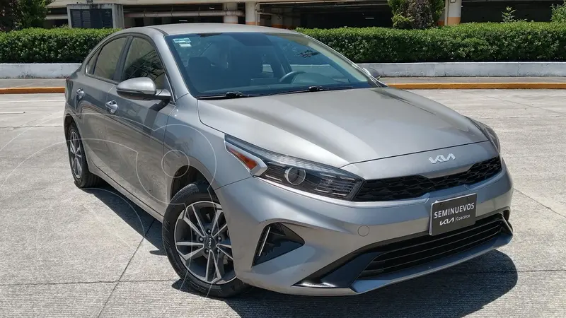 Foto Kia Forte Sedan 2.0L LX usado (2022) color Gris financiado en mensualidades(enganche $68,354 mensualidades desde $7,865)
