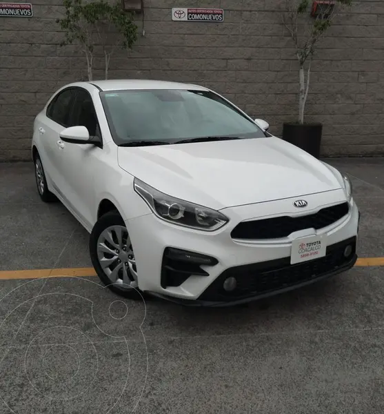 Kia Forte Sedán 2.0L LX usado (2021) color Blanco precio $293,000