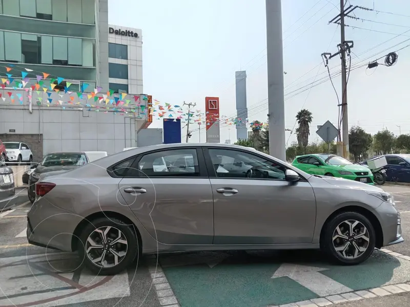 Foto Kia Forte Sedan LX Aut usado (2021) color Gris financiado en mensualidades(enganche $99,396 mensualidades desde $5,343)