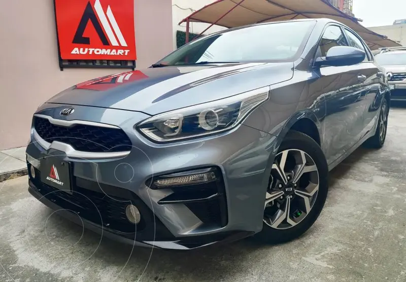 Foto Kia Forte Sedan LX Aut usado (2020) color Gris Metalico precio $259,000