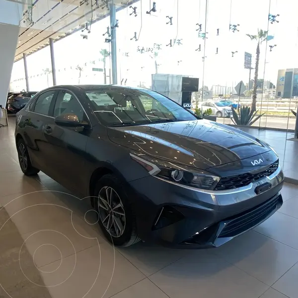 Foto Kia Forte Sedan EX IVT usado (2023) color Gris Gravedad precio $348,000