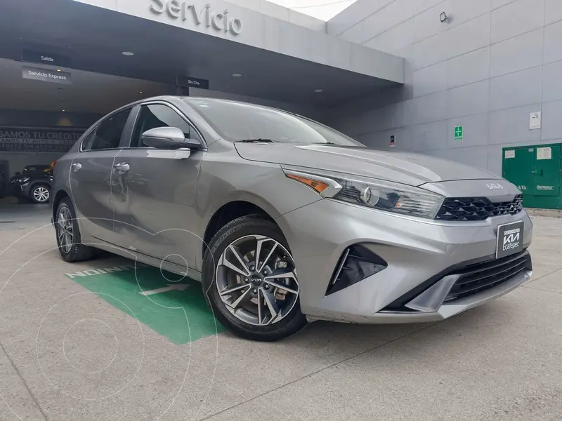 Foto Kia Forte Sedan 2.0L EX Aut usado (2022) color Gris precio $297,000