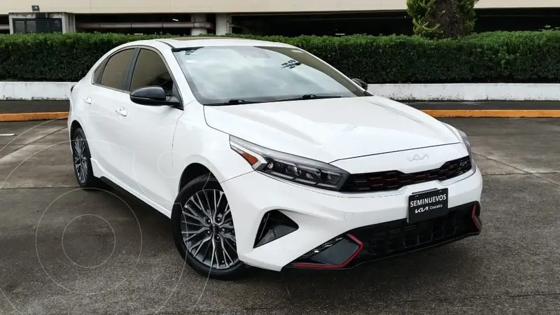 Foto Kia Forte Sedan 1.6L GT Aut usado (2023) color Blanco financiado en mensualidades(enganche $91,154 mensualidades desde $10,489)