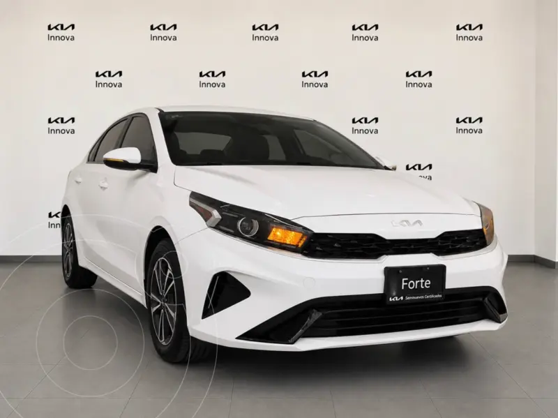 Foto Kia Forte Sedan 2.0L EX Aut usado (2024) color Blanco Nieve Perla precio $400,000