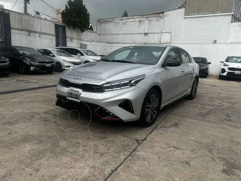 Foto Kia Forte Sedan 1.6L GT Aut usado (2023) color Plata precio $469,000