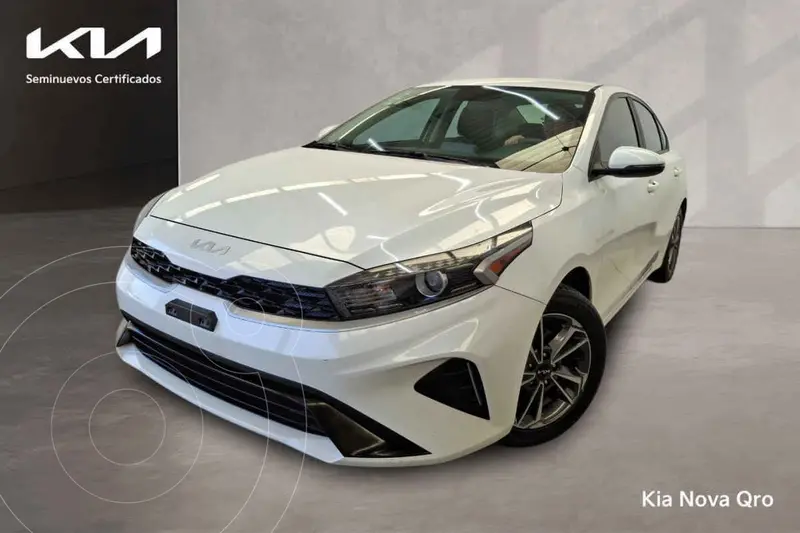 Foto Kia Forte Sedan 2.0L LX Aut usado (2023) color Blanco financiado en mensualidades(enganche $95,375 mensualidades desde $8,187)